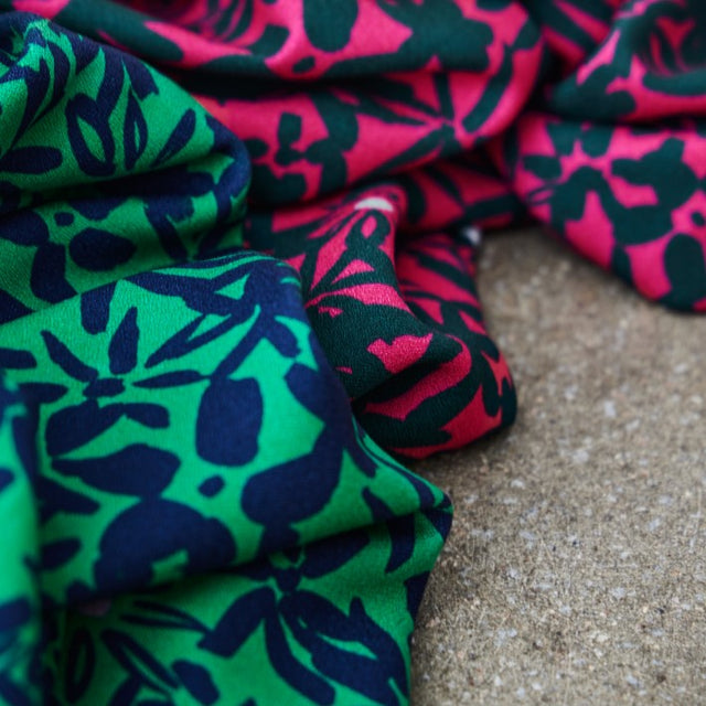 ECOVERO™ Viscose Leia Crepe 'Flowery' - Crimson